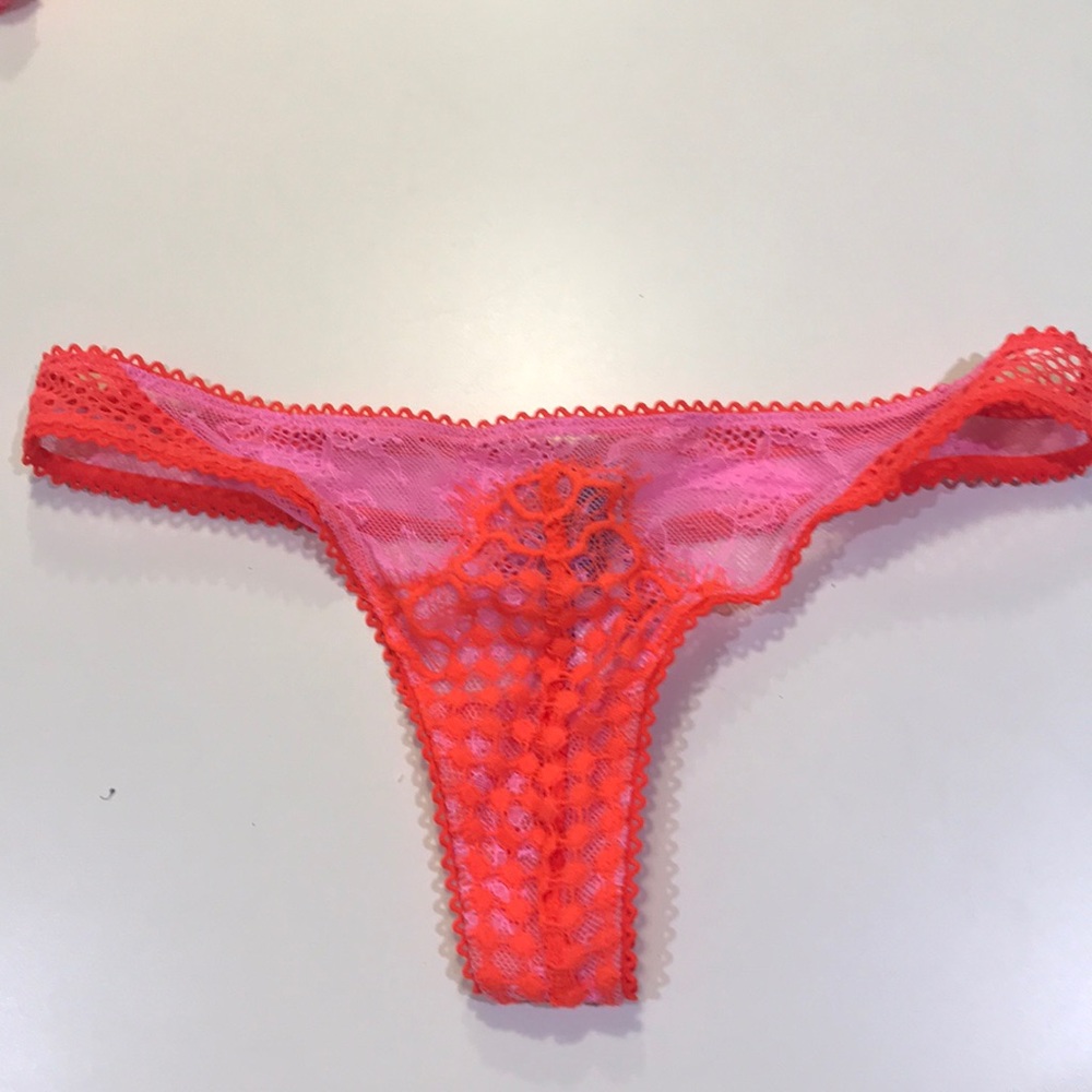 VS Thong